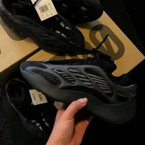 Adidass Yeezy 700 v3 Alvah Semi UA Secondary image