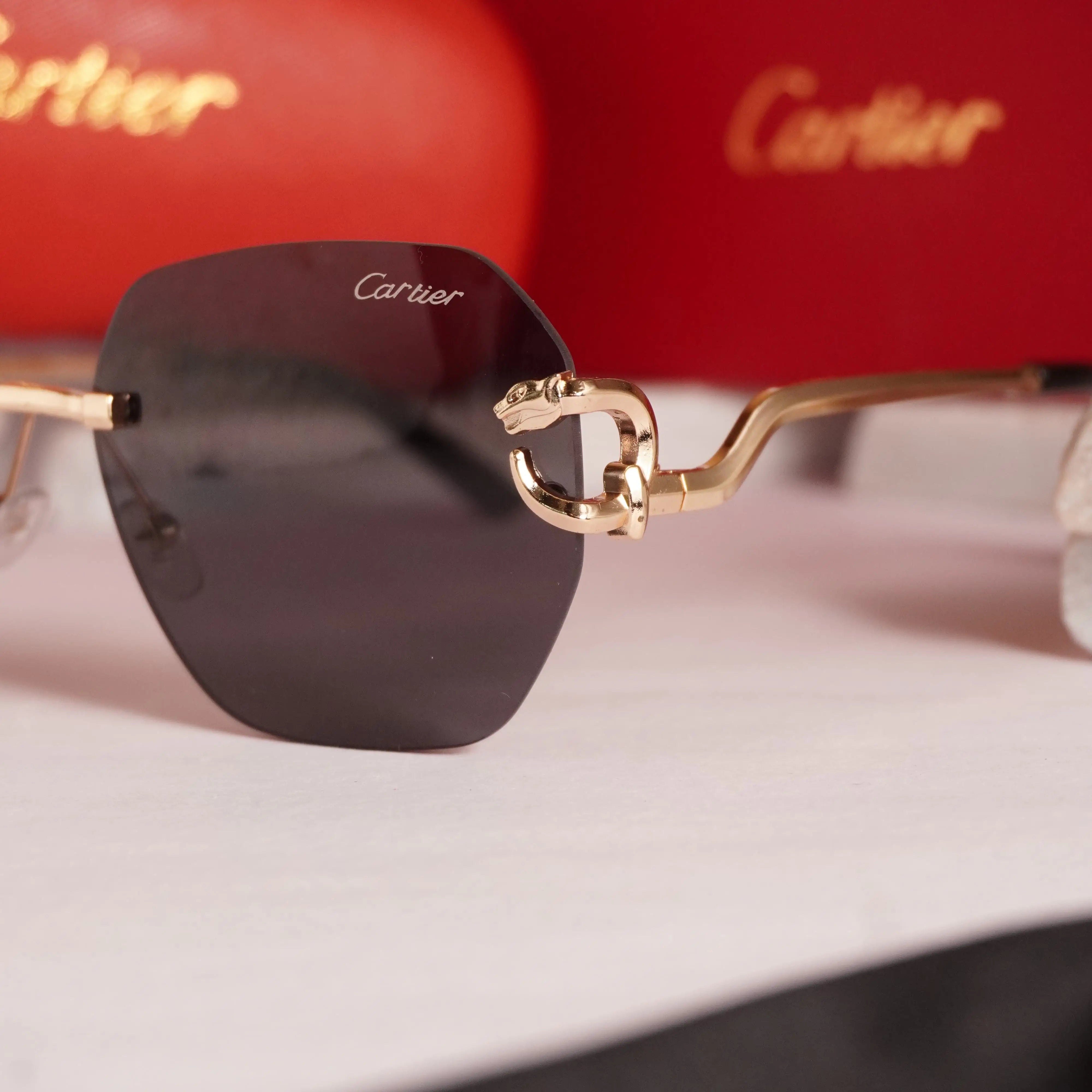CARTIER 8822 GOLD BLACK Secondary image
