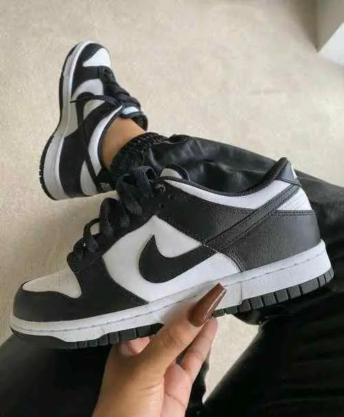 nikee sb dunk low panda for her fix Main image