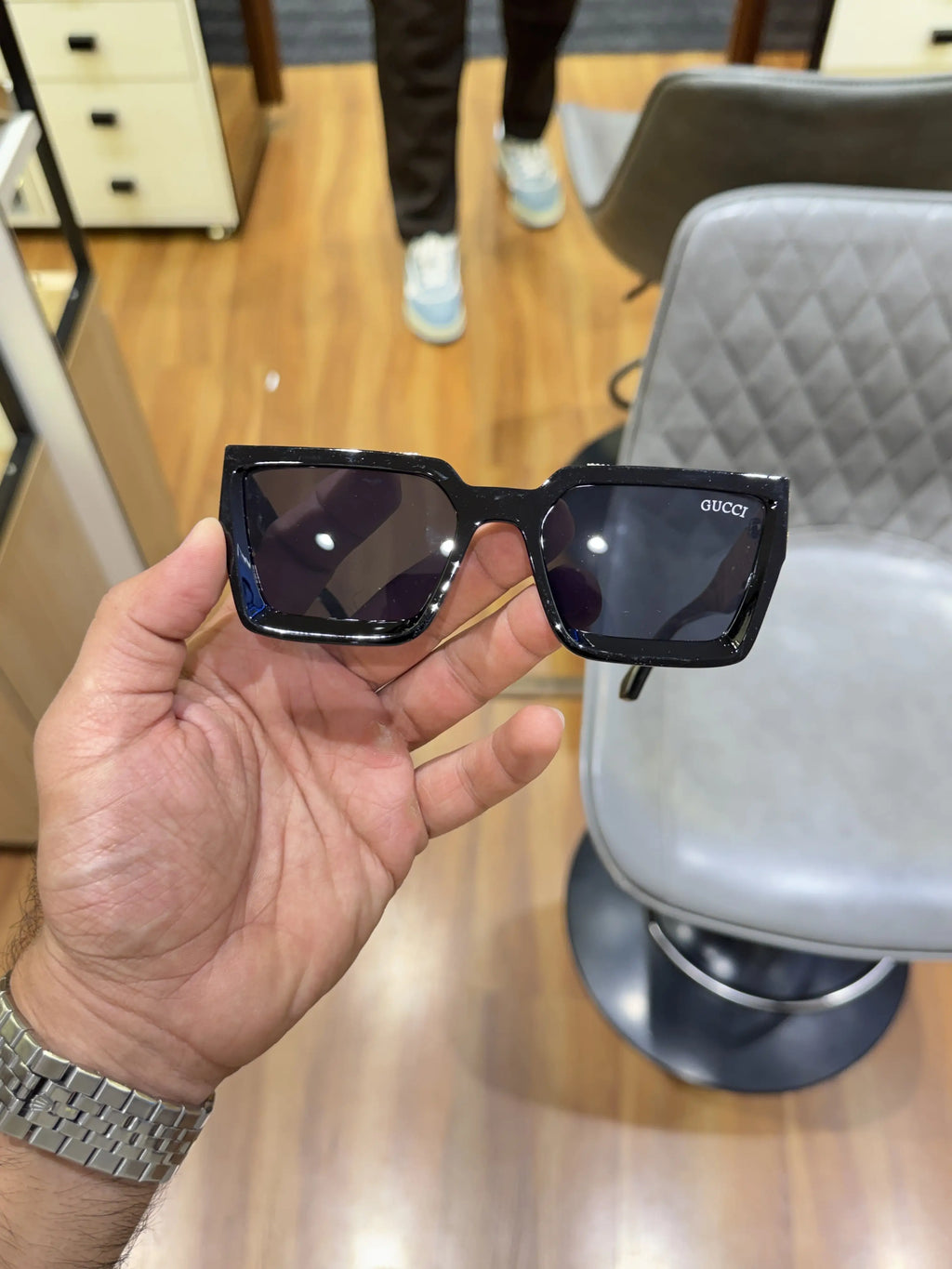 Gucci_002_gold_black