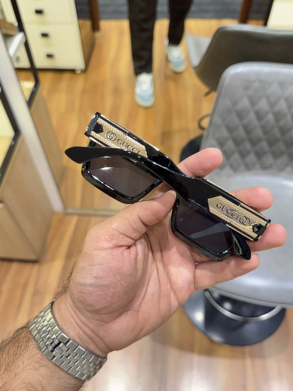 Gucci_002_gold_black