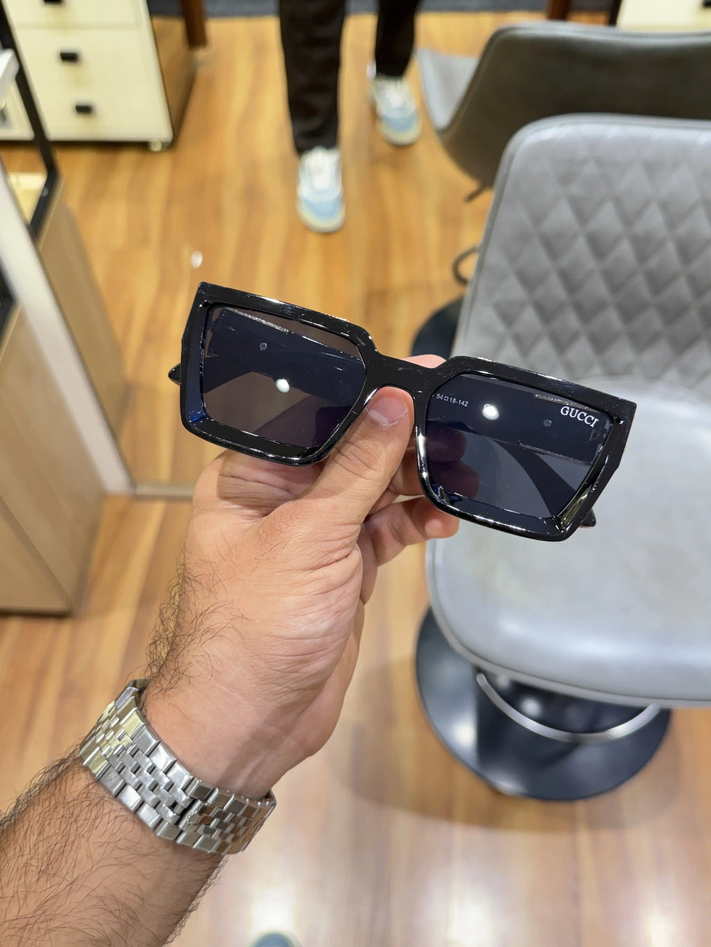 Gucci_002_gold_black