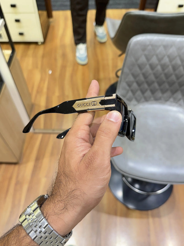 Gucci_002_gold_black