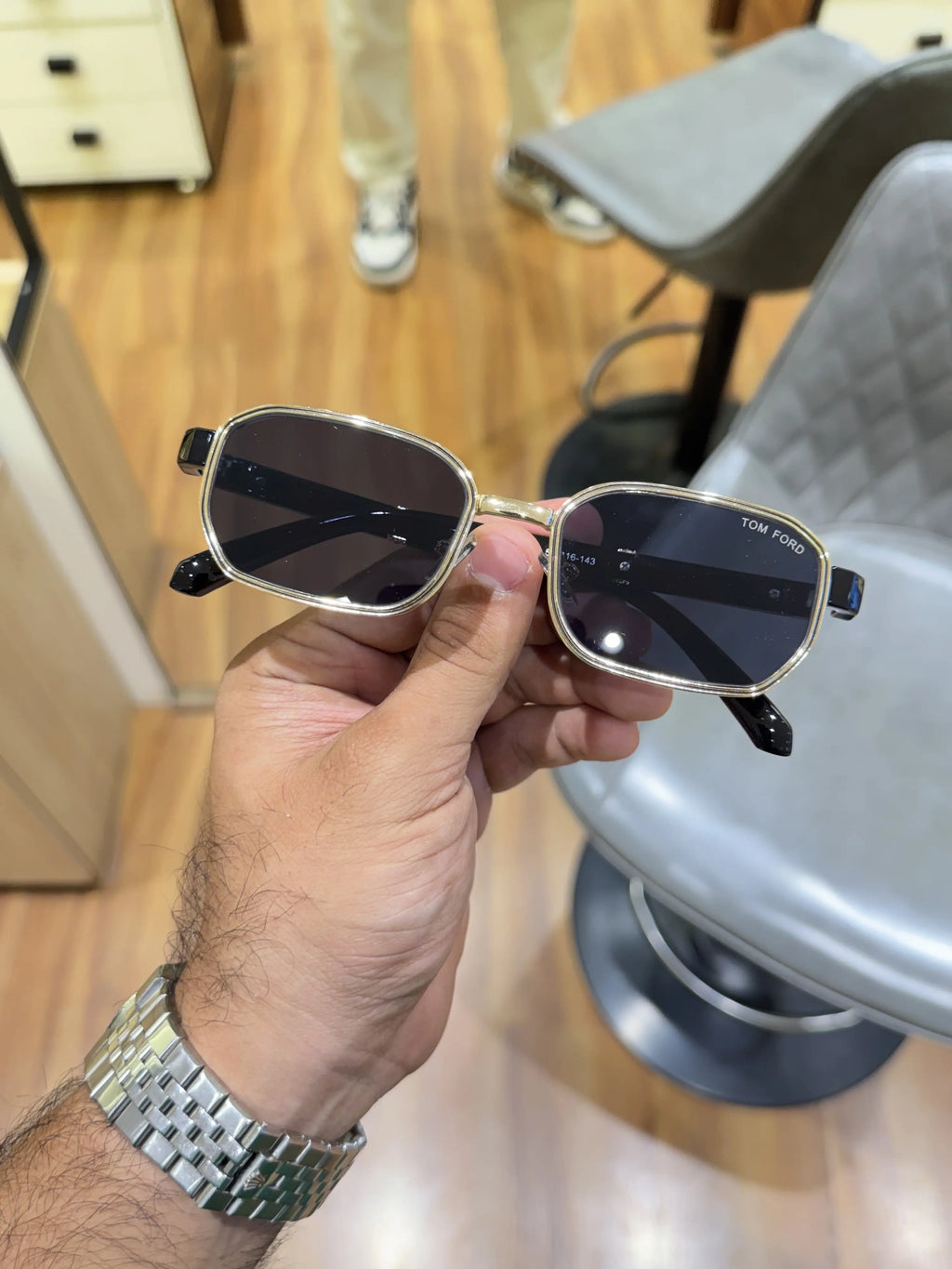Tomford_9817_gold_black