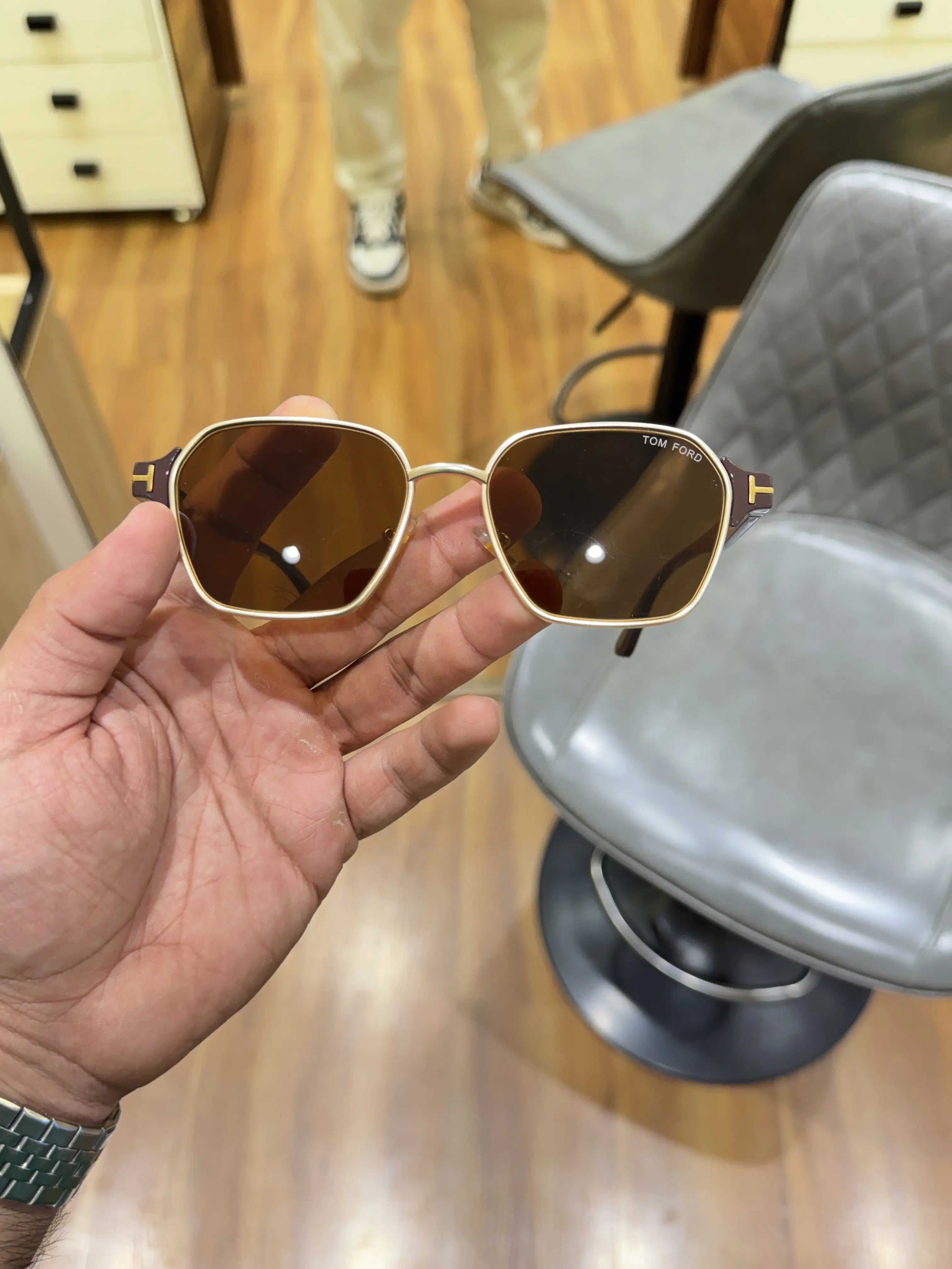 Tomford_9813_gold_brown