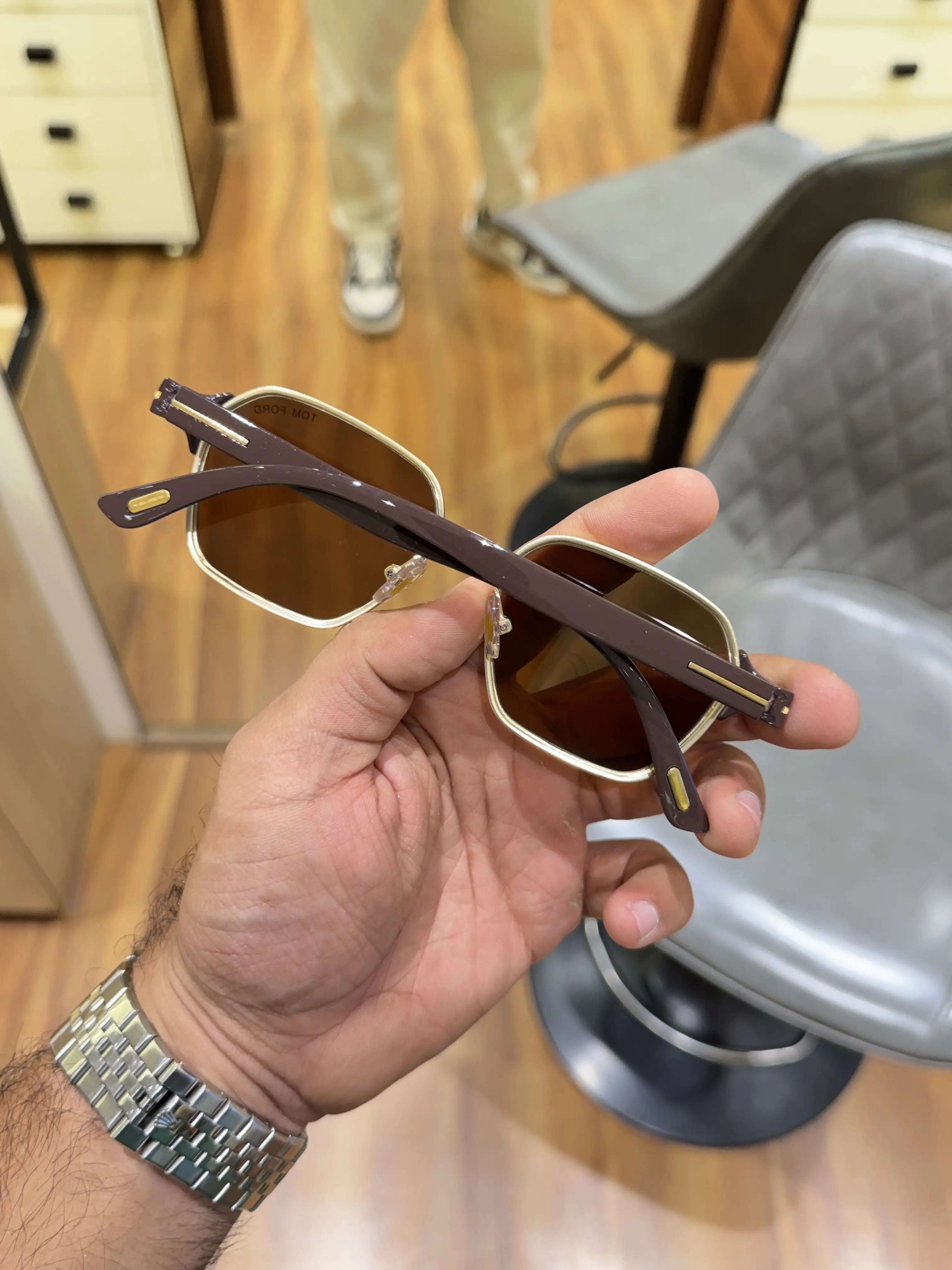 Tomford_9813_gold_brown