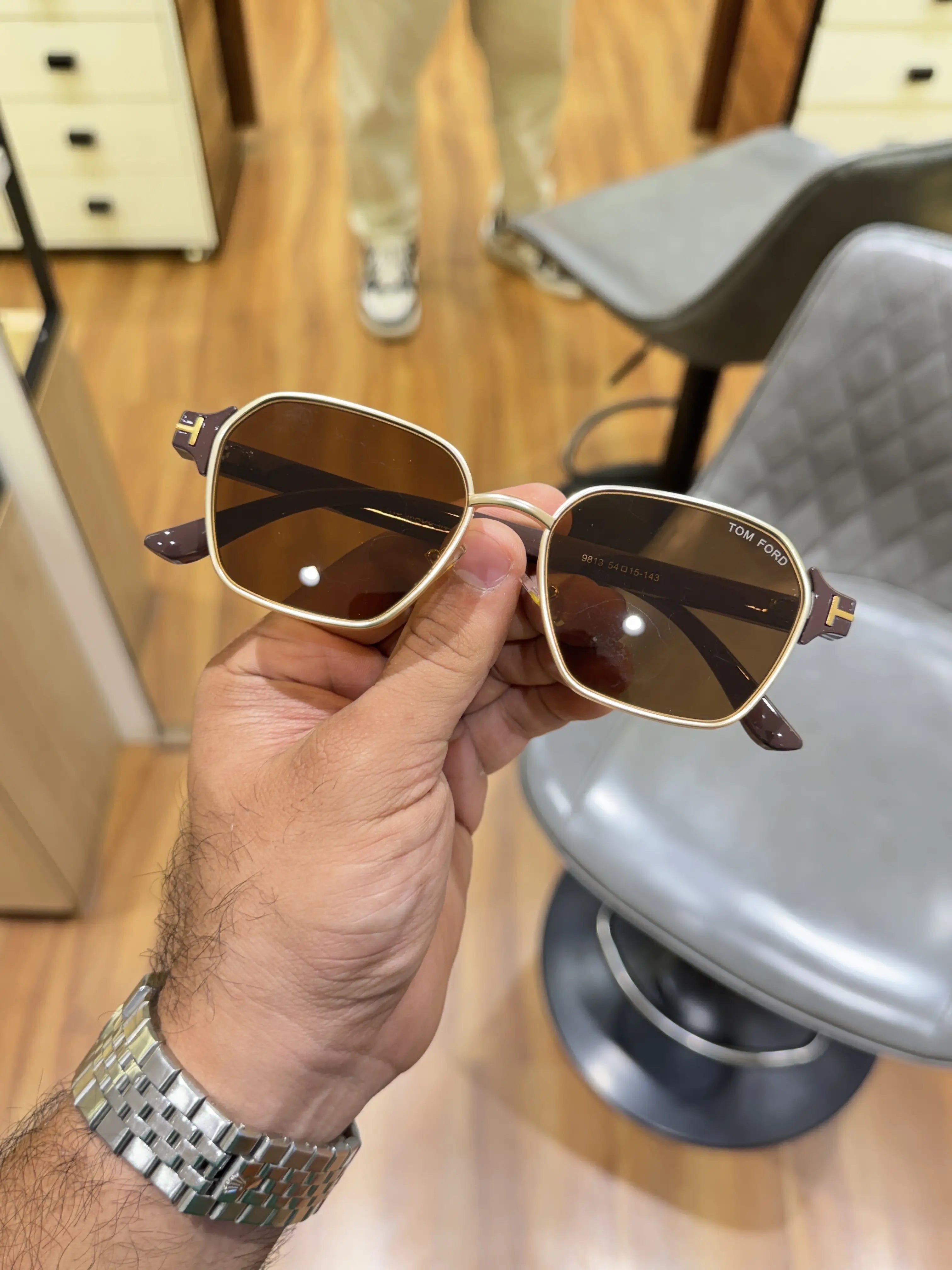 Tomford_9813_gold_brown