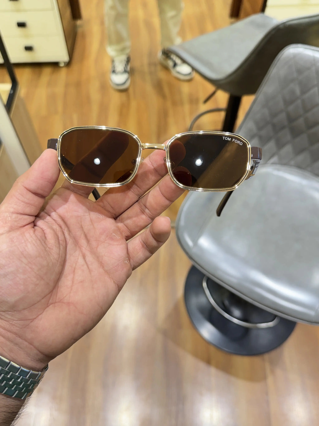 Tomford_9817_gold_brown