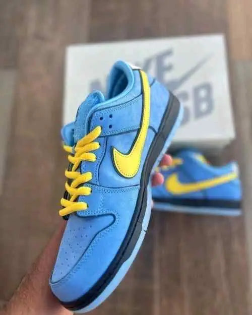 nikee powerpuff x sb dunk low bubbles blue Secondary image