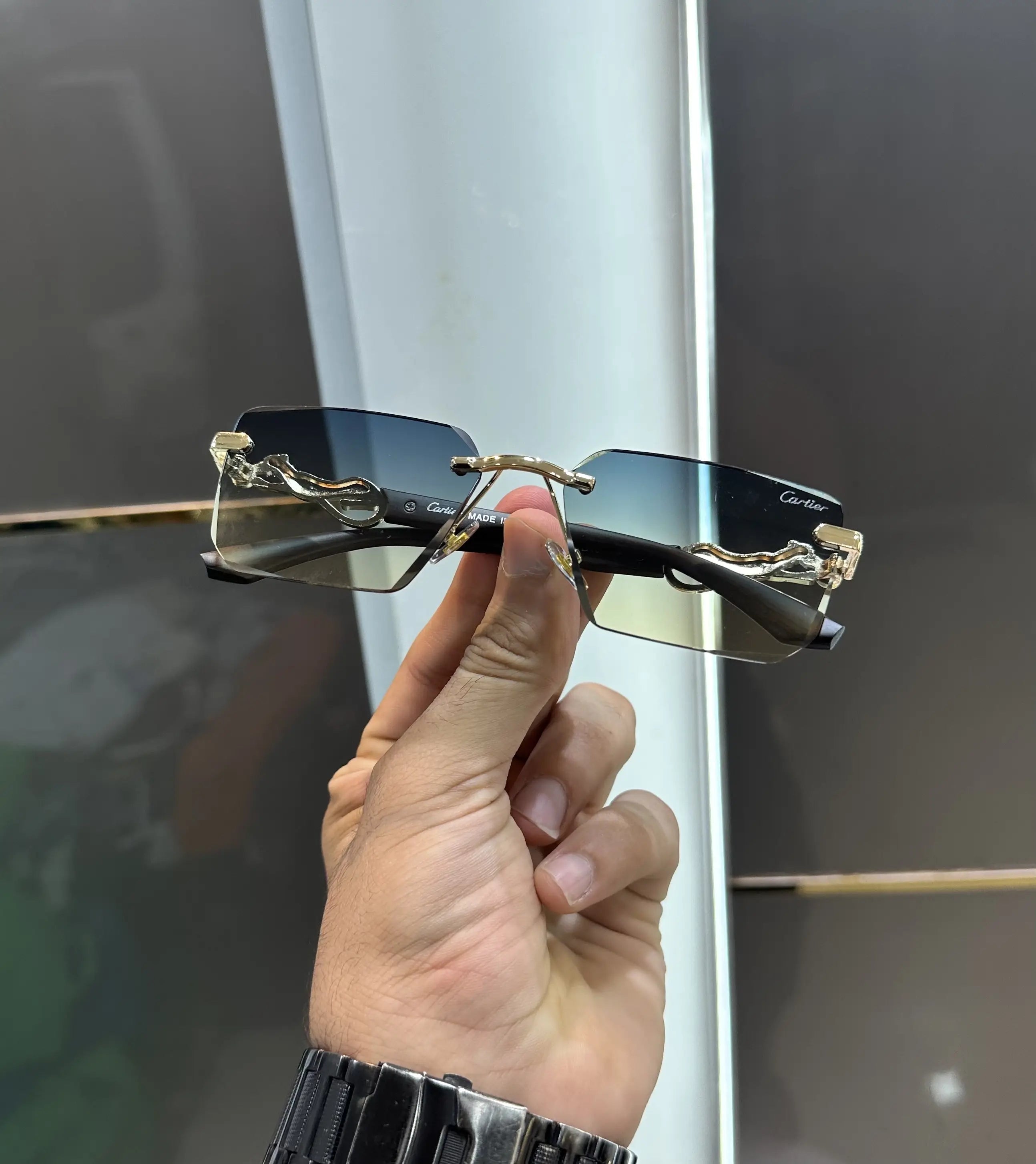Cartie r Gold Multi Premium Shades 002 Secondary image