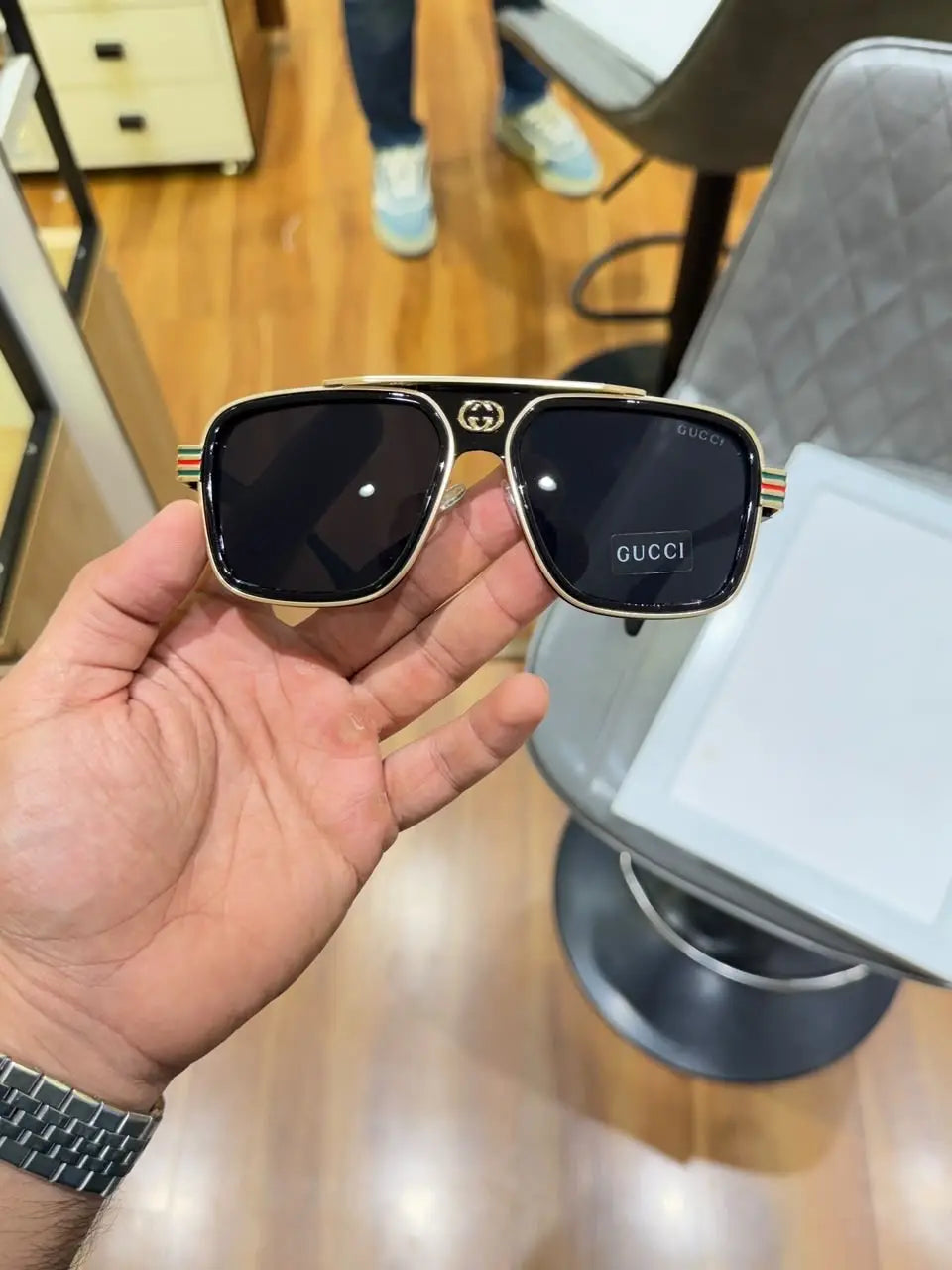 gucci 1295 gold black