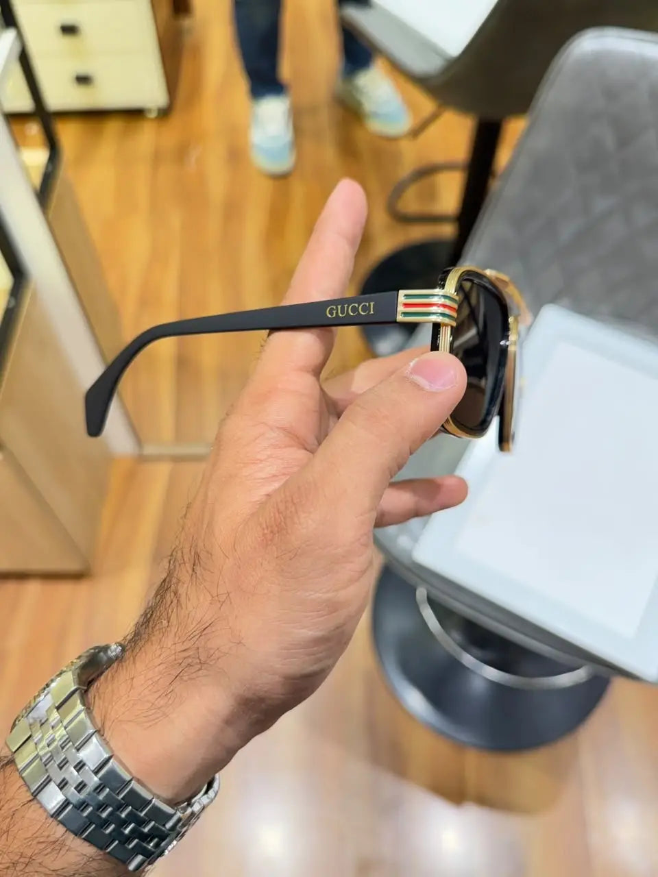gucci 1295 gold black