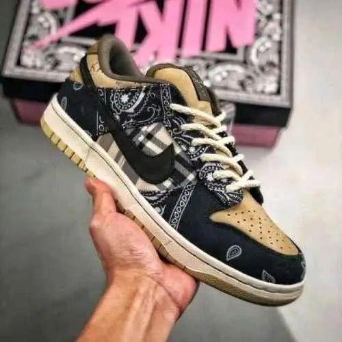 nikee sb dunk low travis scott bandhana Main image