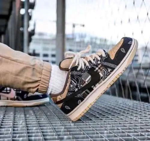 nikee sb dunk low travis scott bandhana