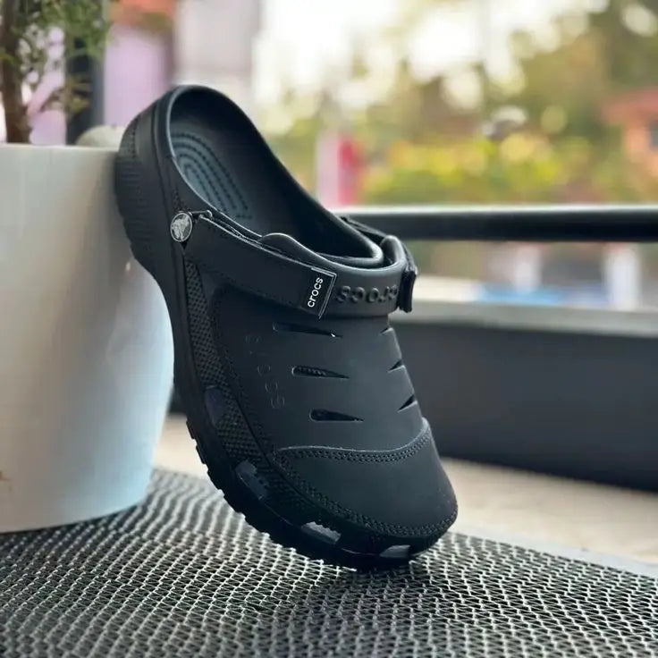Crocs_Yukon Vista All Black Clogs Main image