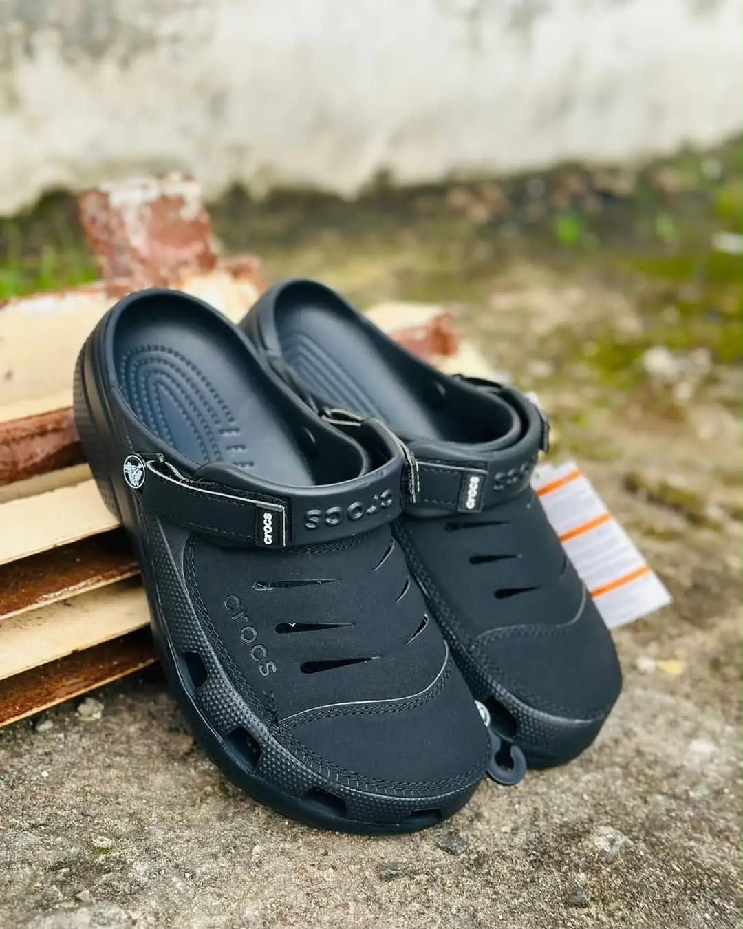 Crocs_Yukon Vista All Black Clogs Secondary image