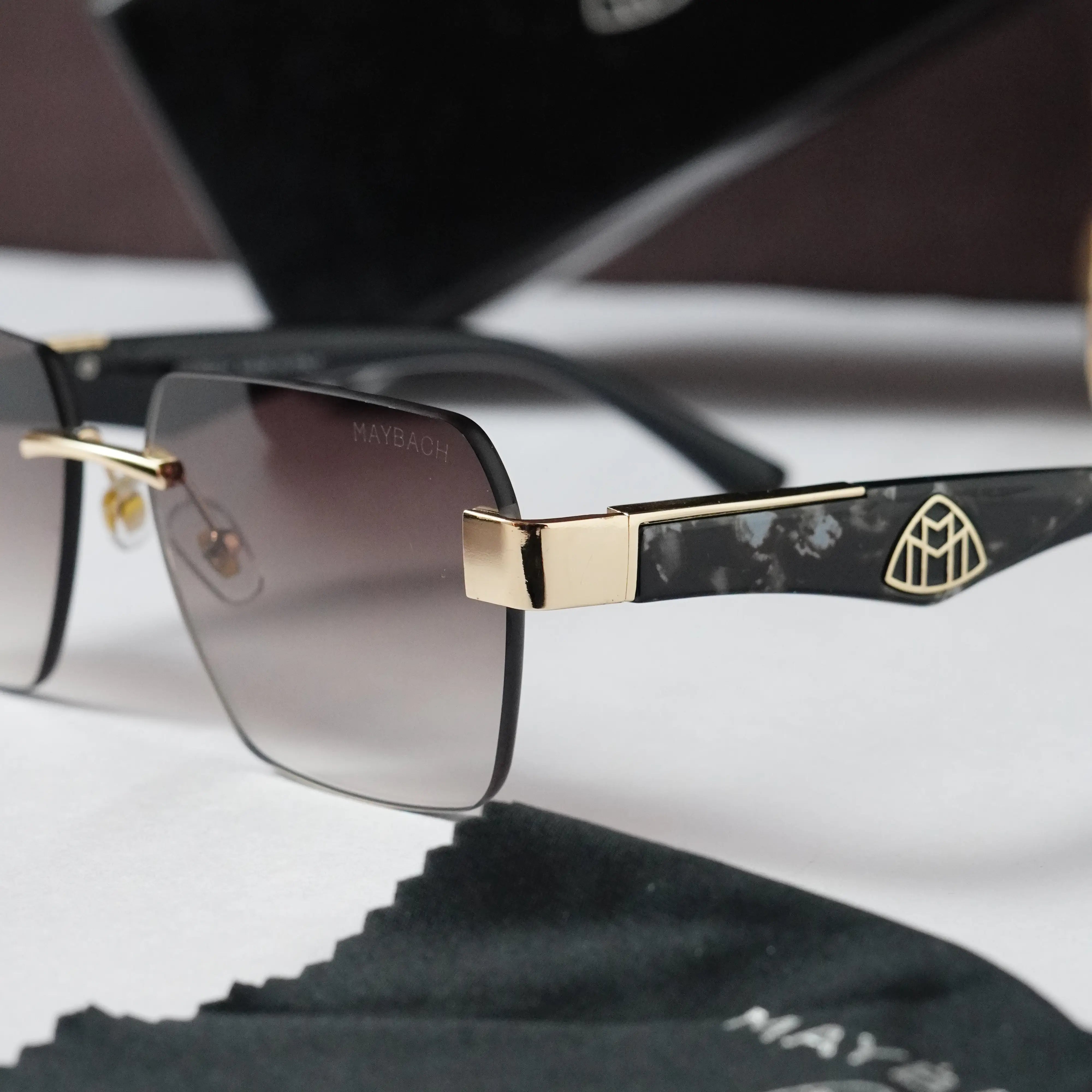 MAYBACH 2560 GOLD BROWN BLACK TIGER Secondary image