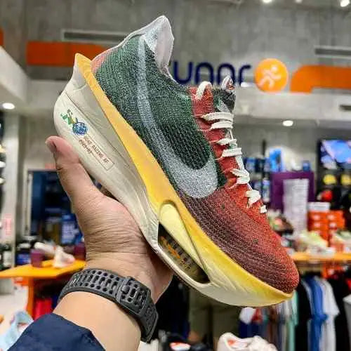 Nikkee Zoom Alphafly 3 Sting Colourway Secondary image