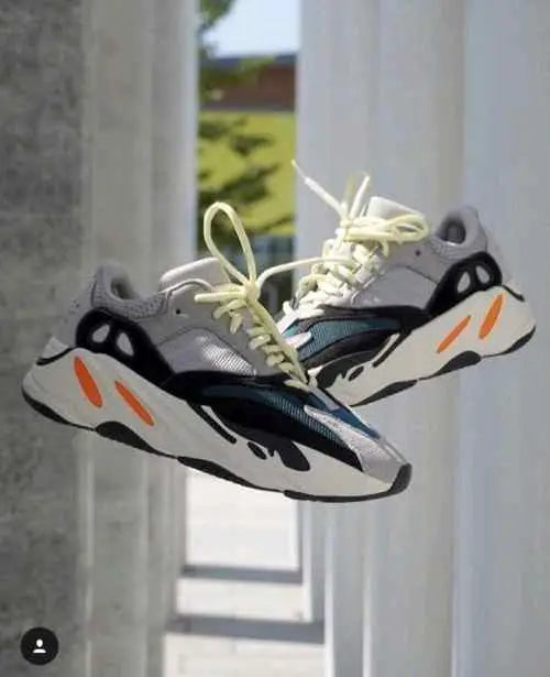 adidass yeezy 700 wave runner Secondary image