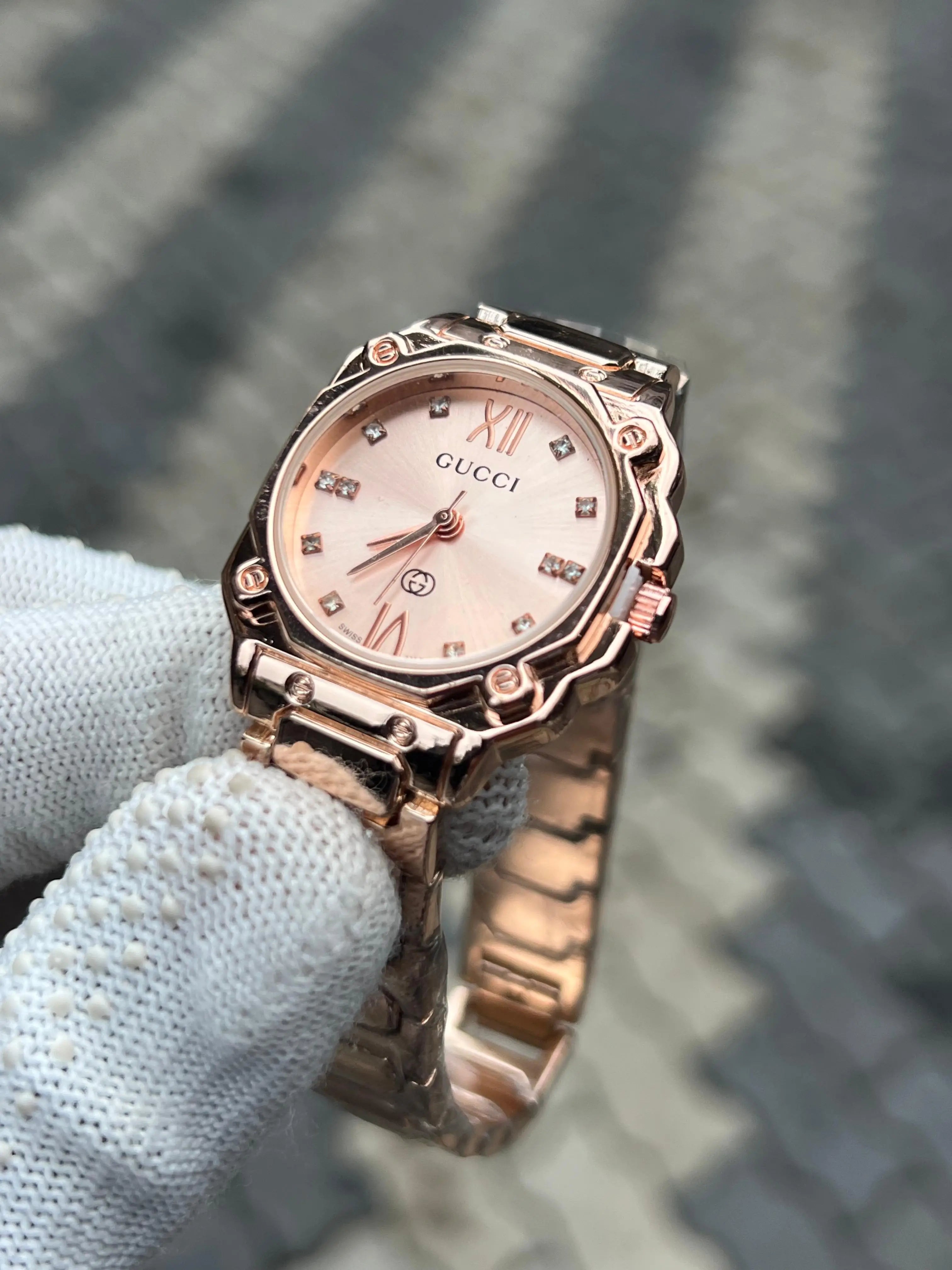 Gucc i Ladies Diamond watch Secondary image