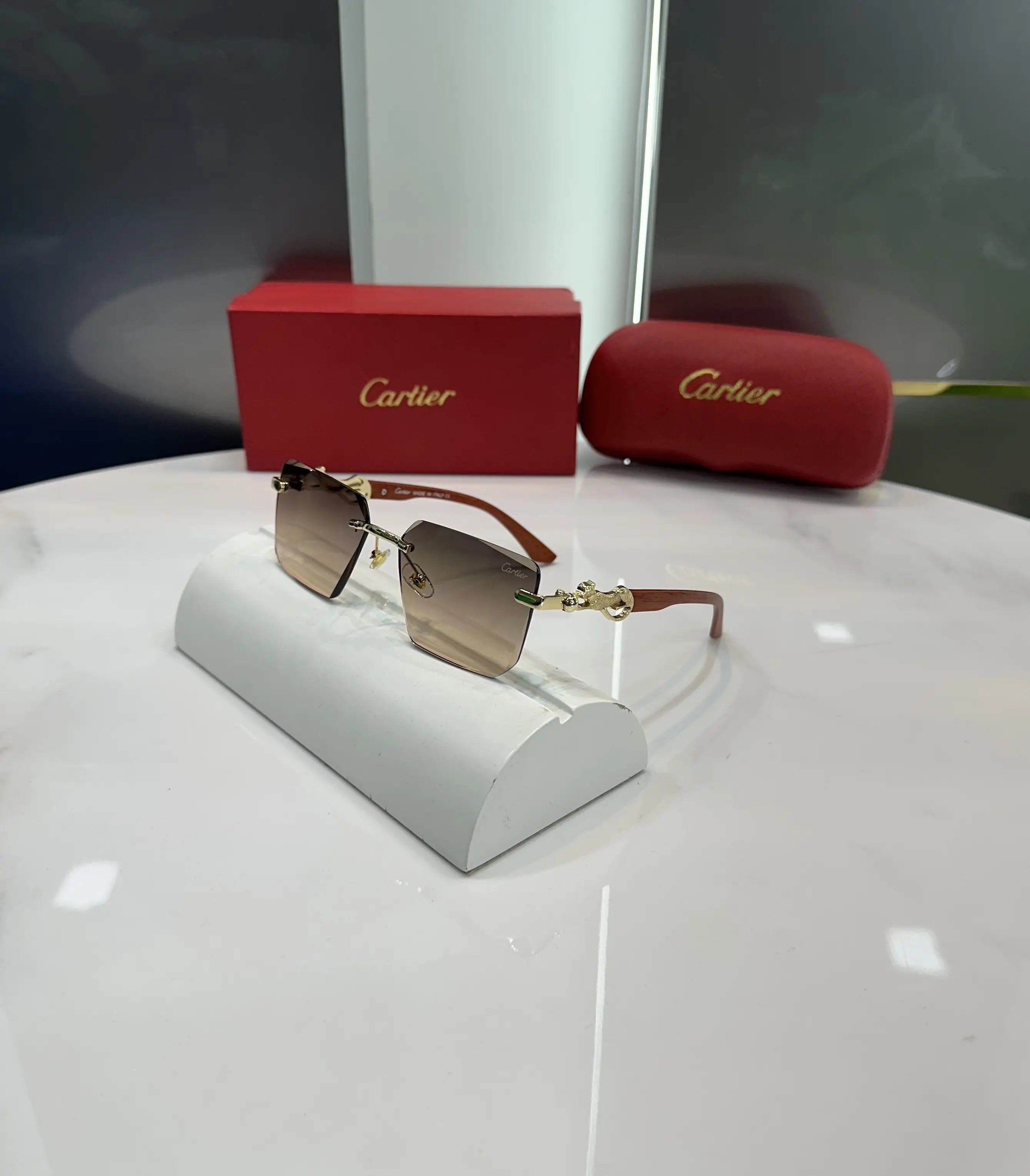 Cartie r Wood Brown Premium Shades 002 Main image