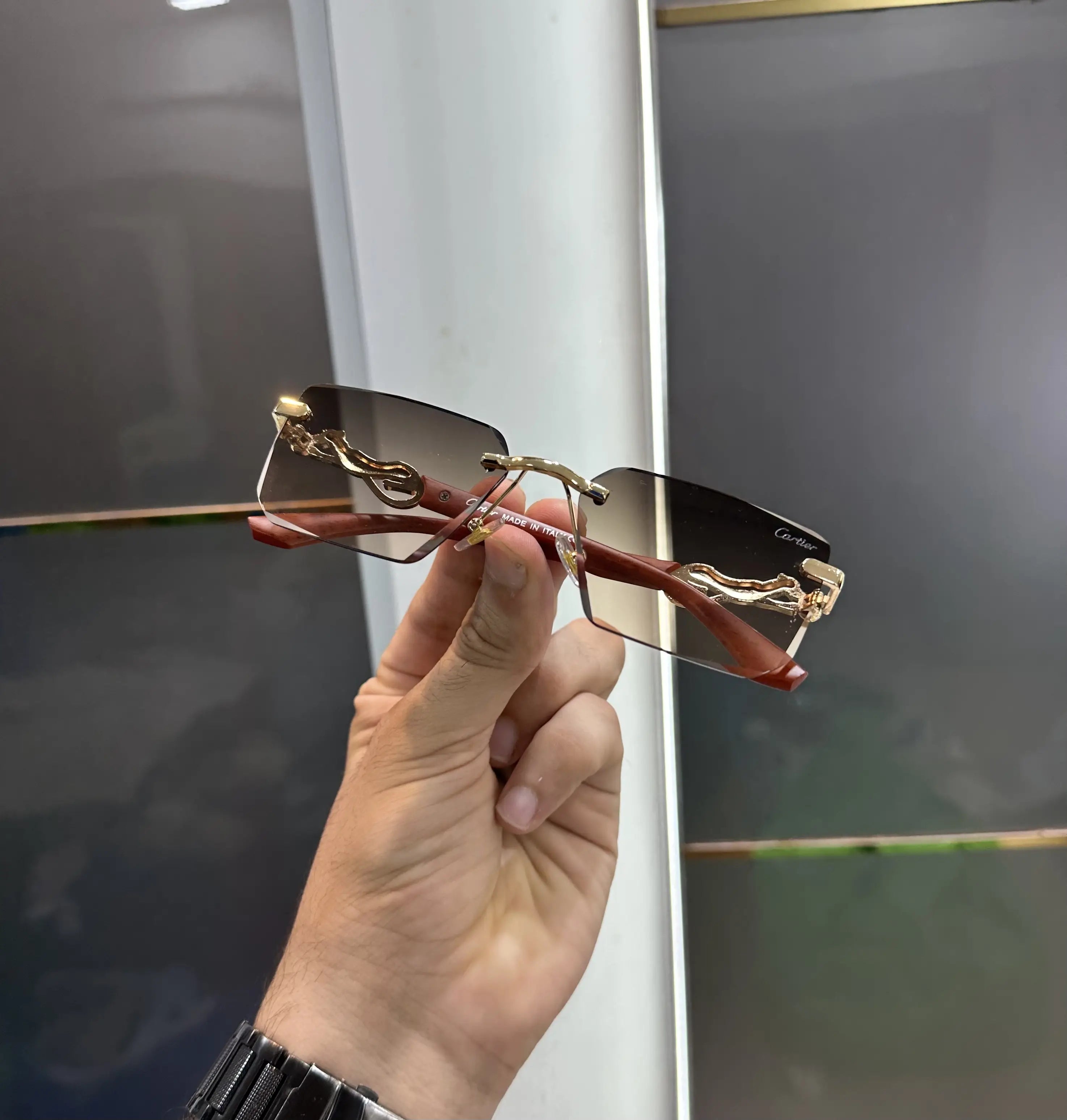 Cartie r Wood Brown Premium Shades 002 Secondary image