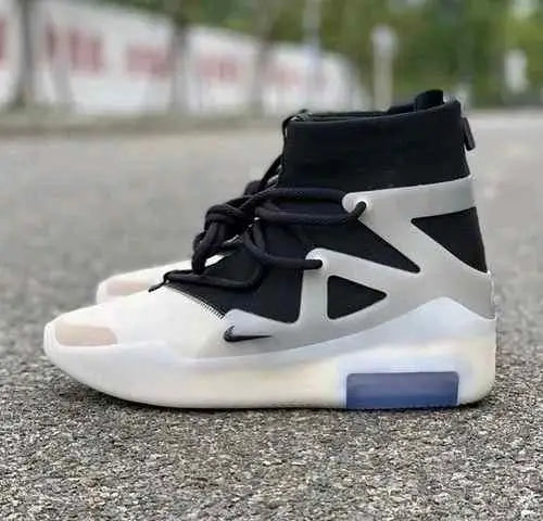 nikee fear of god STRING THE QUESTION