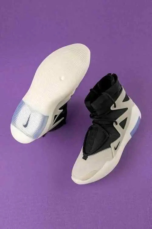 nikee fear of god STRING THE QUESTION
