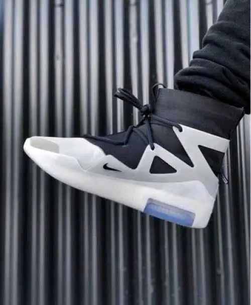 nikee fear of god STRING THE QUESTION