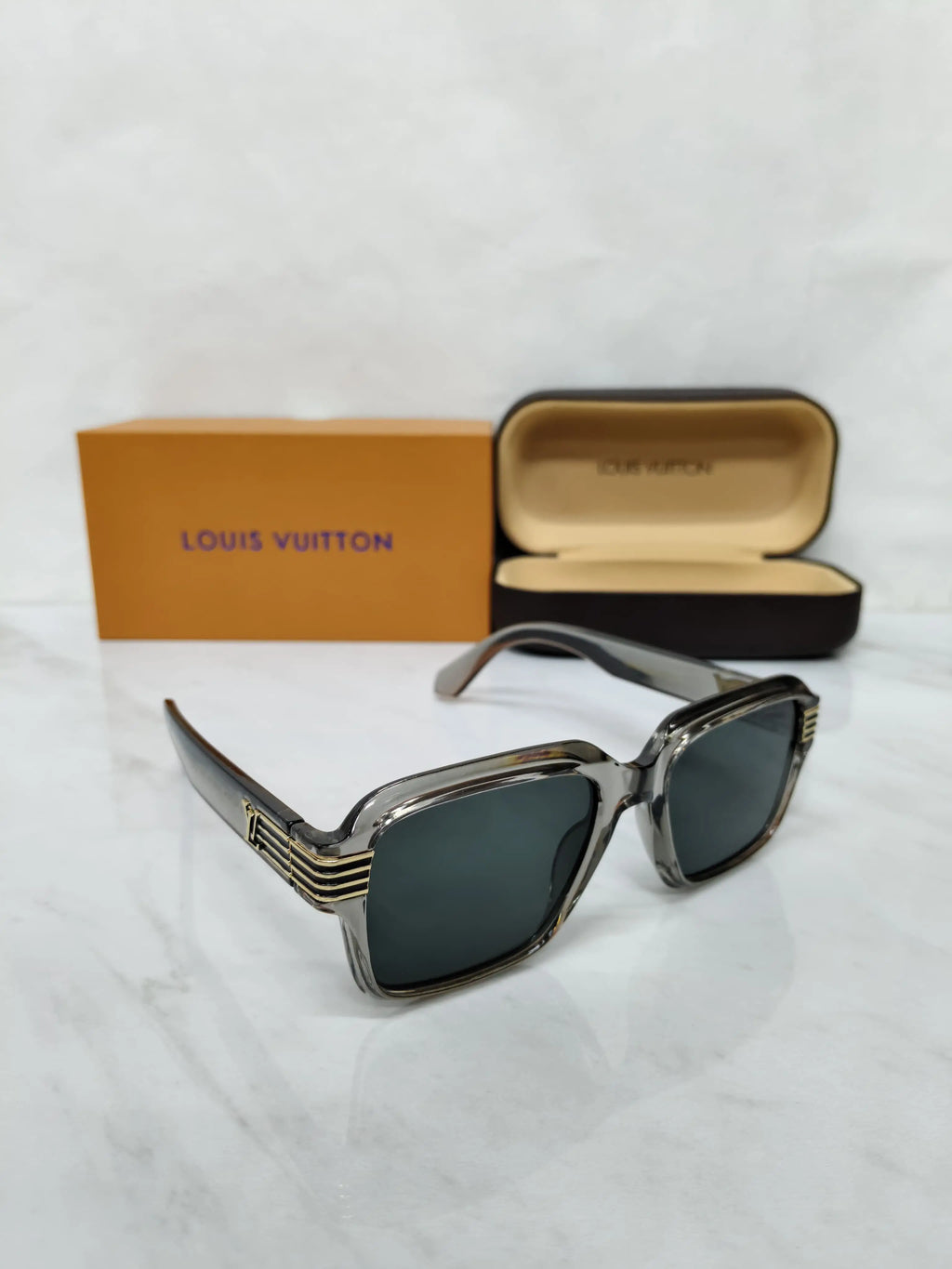 Louis Vuitton 2943 Transparent dark grey gold