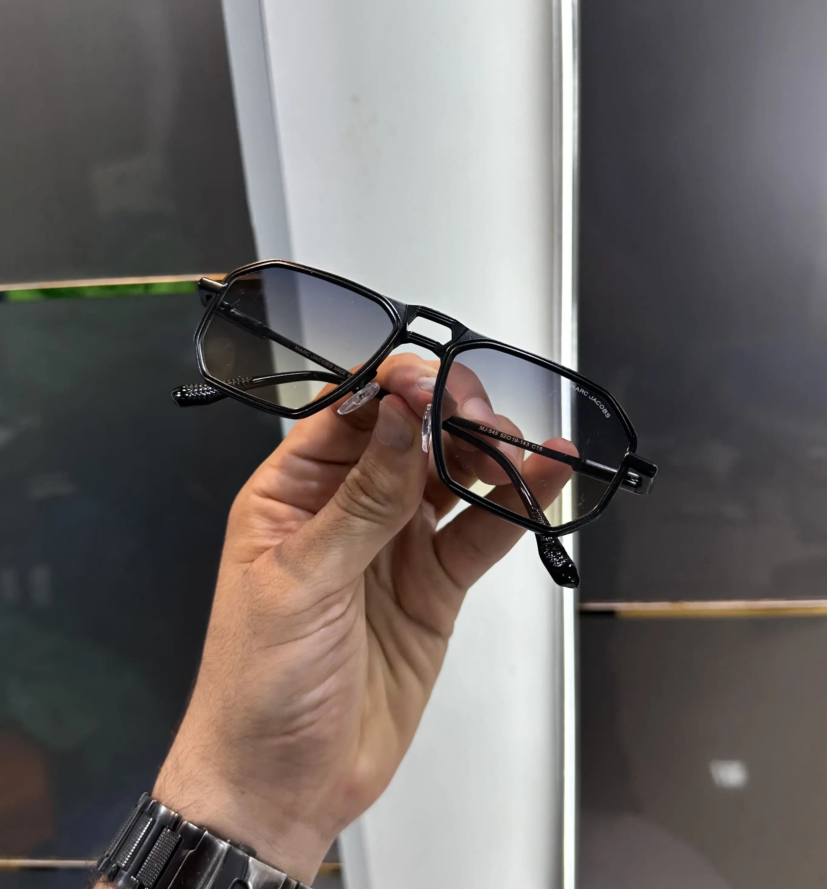 Marc Jacobs Black Multi Premium Shades 545