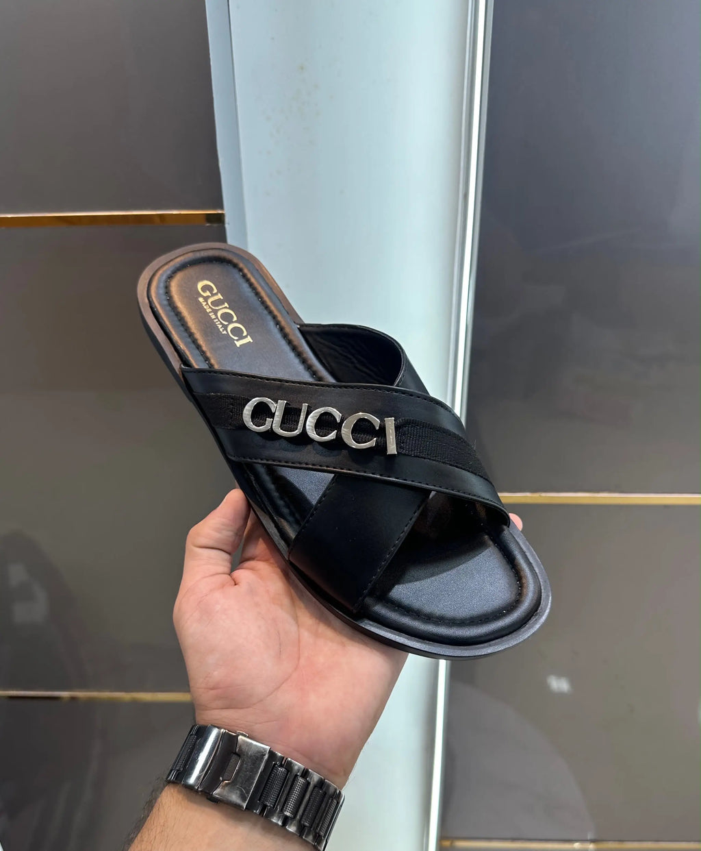 Gucci_Cross Metal Logo Premium Slids