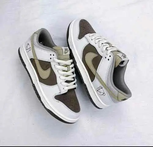 Nikkee Sb Dunk Low x Otomo Katsuhiro Dark Brown Secondary image
