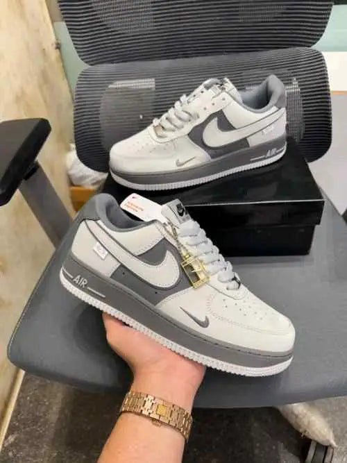 Nikee Airforce 1 Low EPIC GREY Secondary image