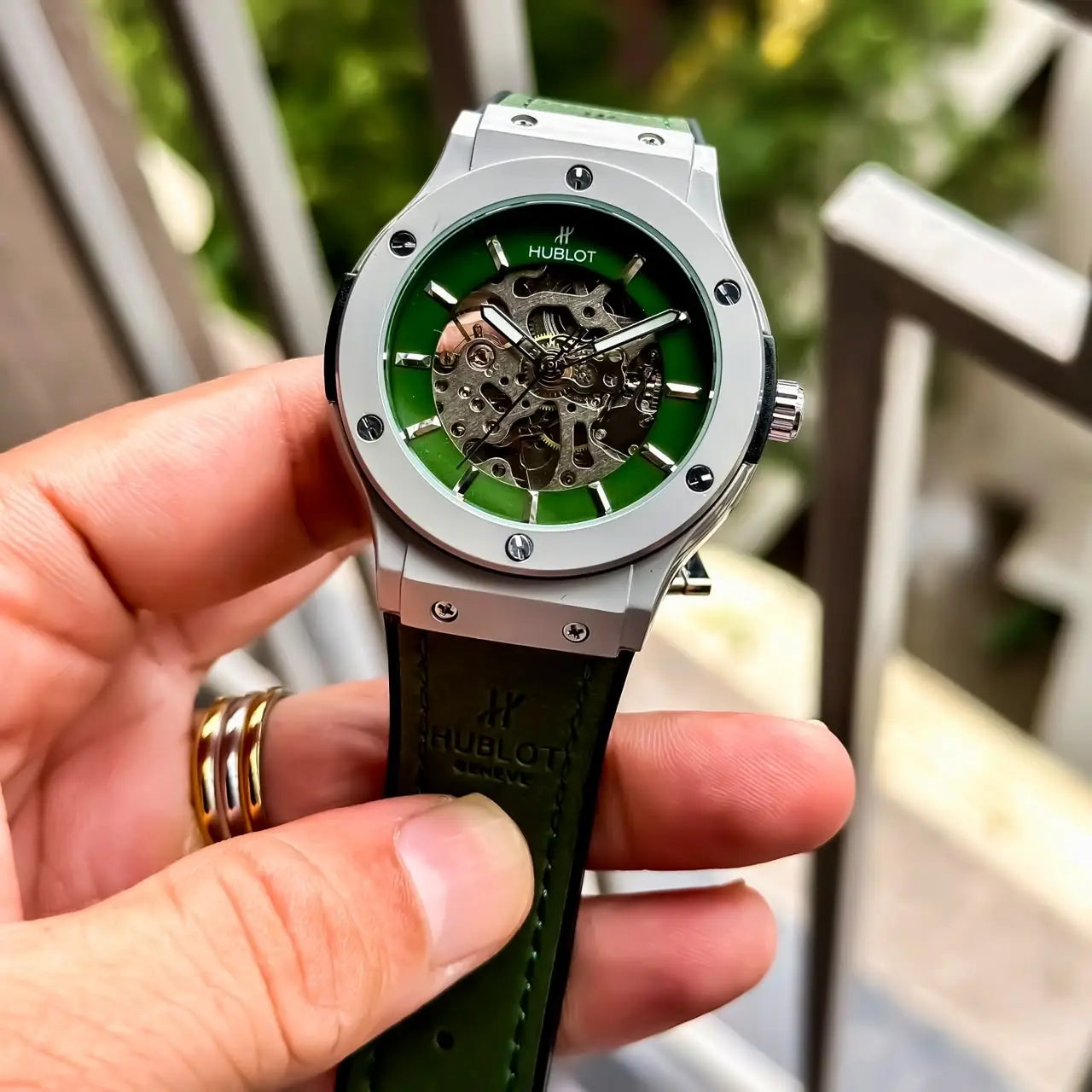 HUBLOT_AUTO_SILVER-GREEN Secondary image