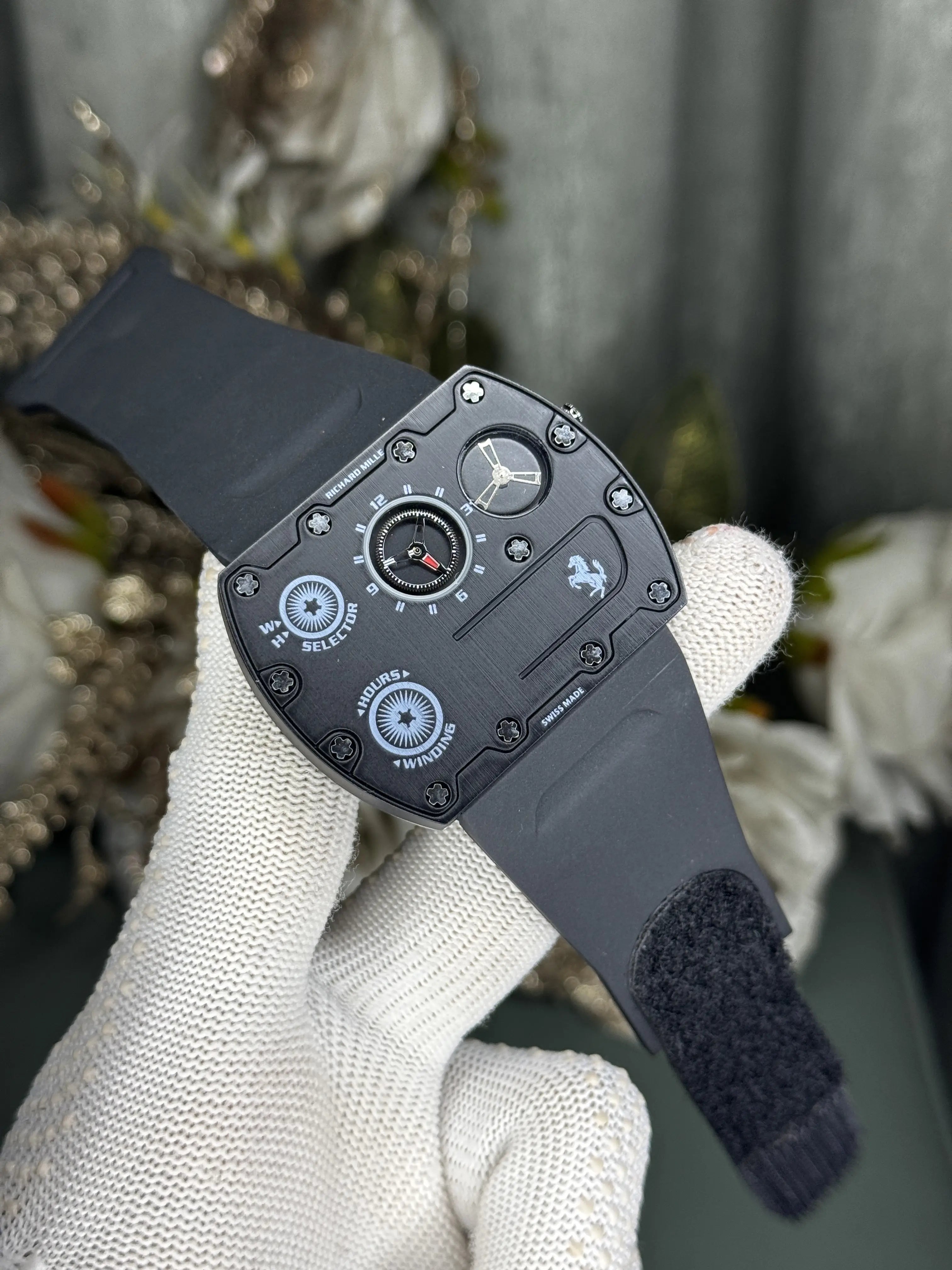 Richard Mill e Ferrar i All Black Premium Watch Secondary image