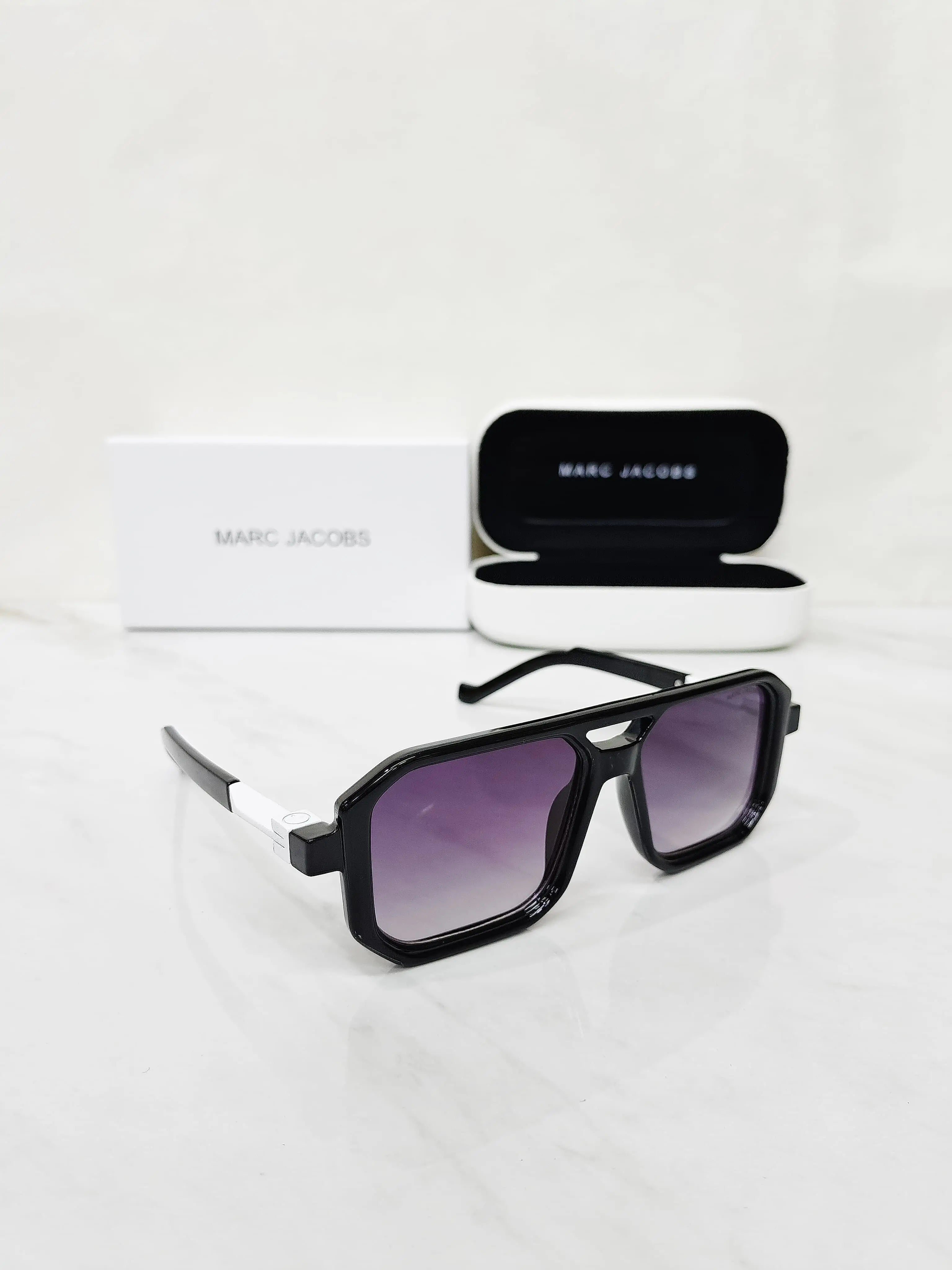 MARC JACOBS BLACK PURPLE SHADED Secondary image