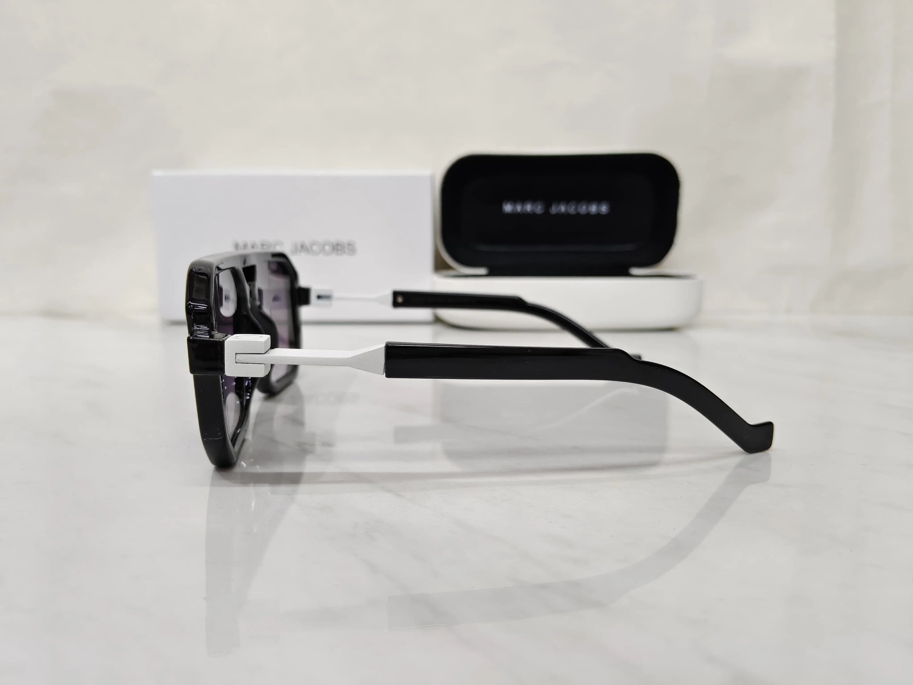 MARC JACOBS BLACK PURPLE SHADED