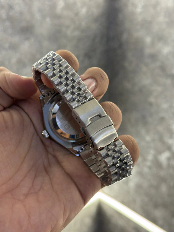 Seiko mod date just roman black 088