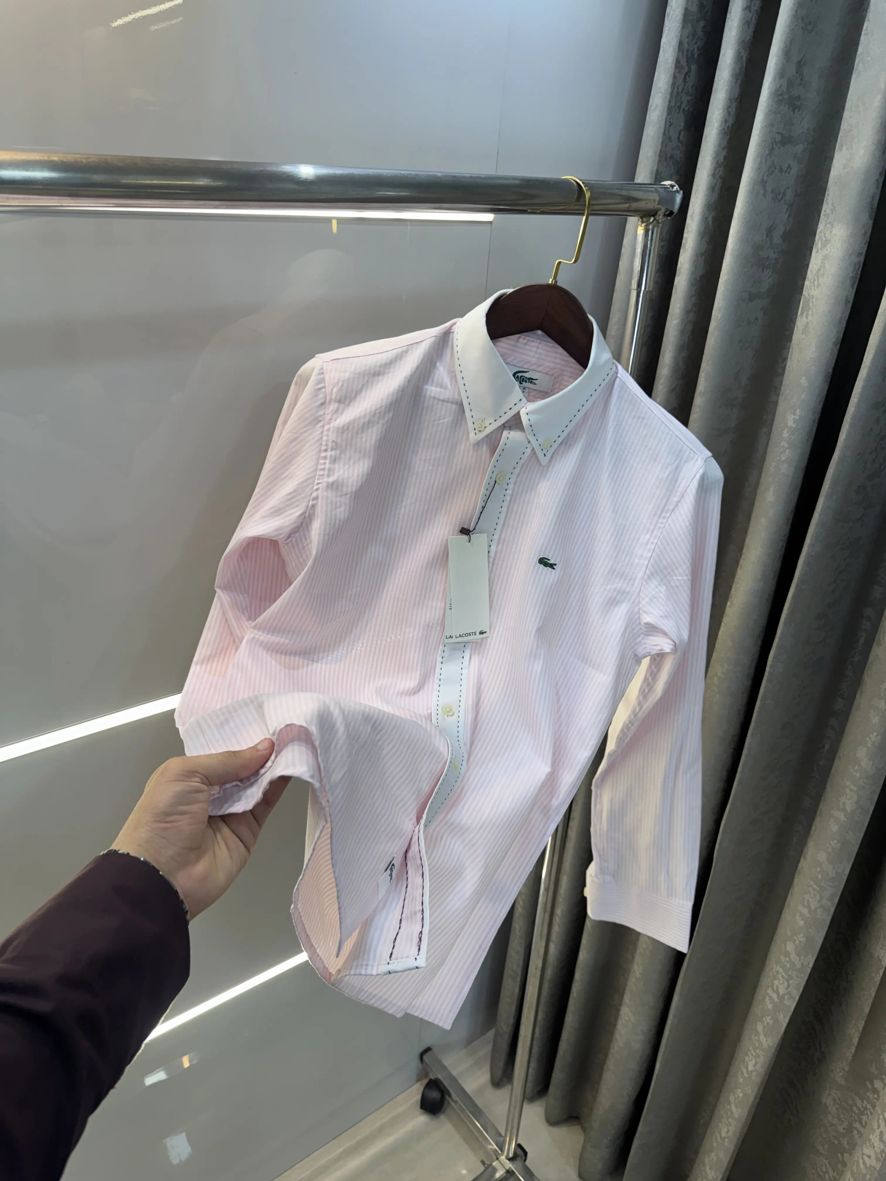 Lacost e Pink Embroidery Logo Premium Oxford Shirt Secondary image