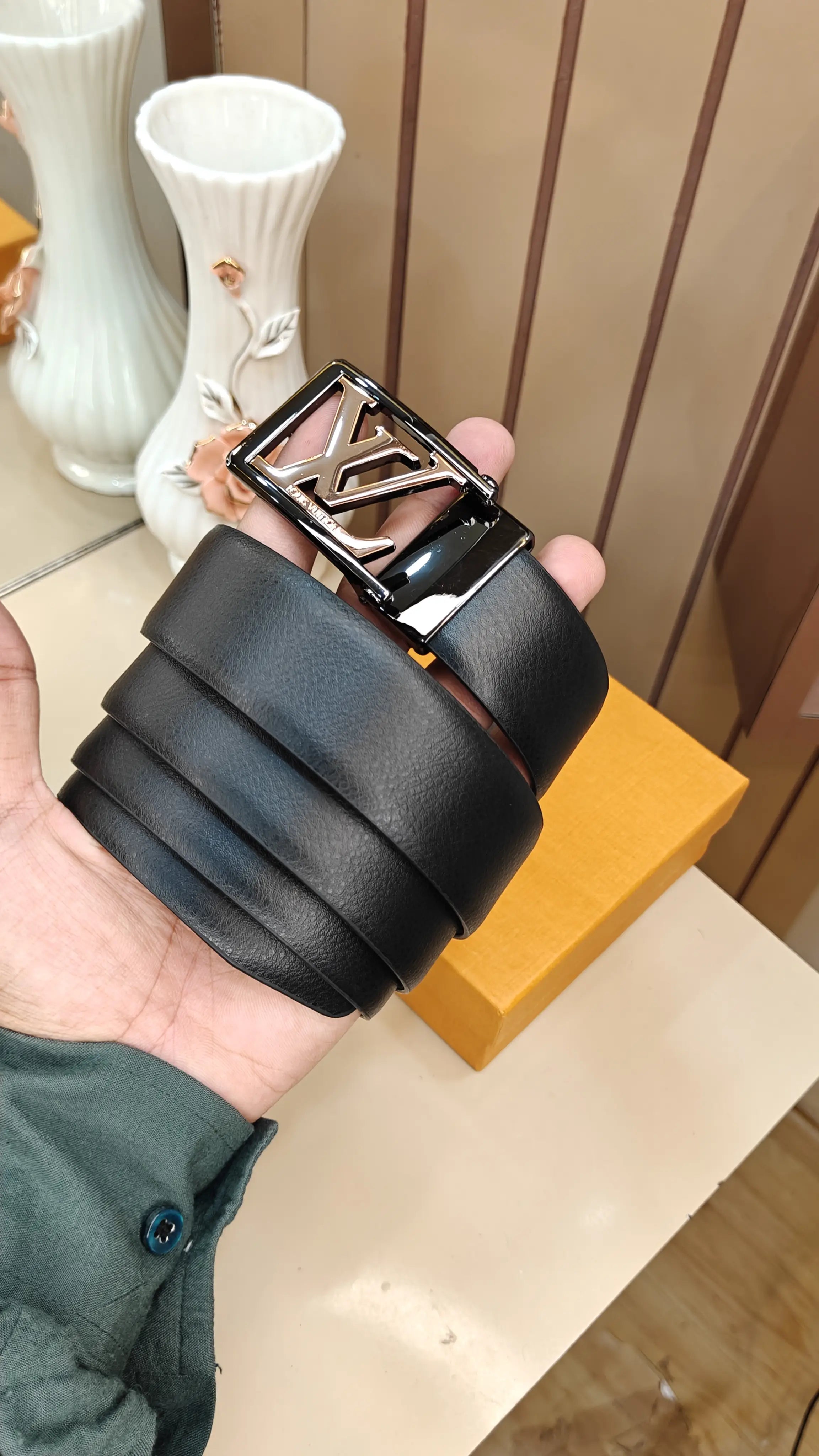 LV LOUIS VUITTON PREMIUM QUALITY REVERSEABLE BELT WITH OG BOX LV-328