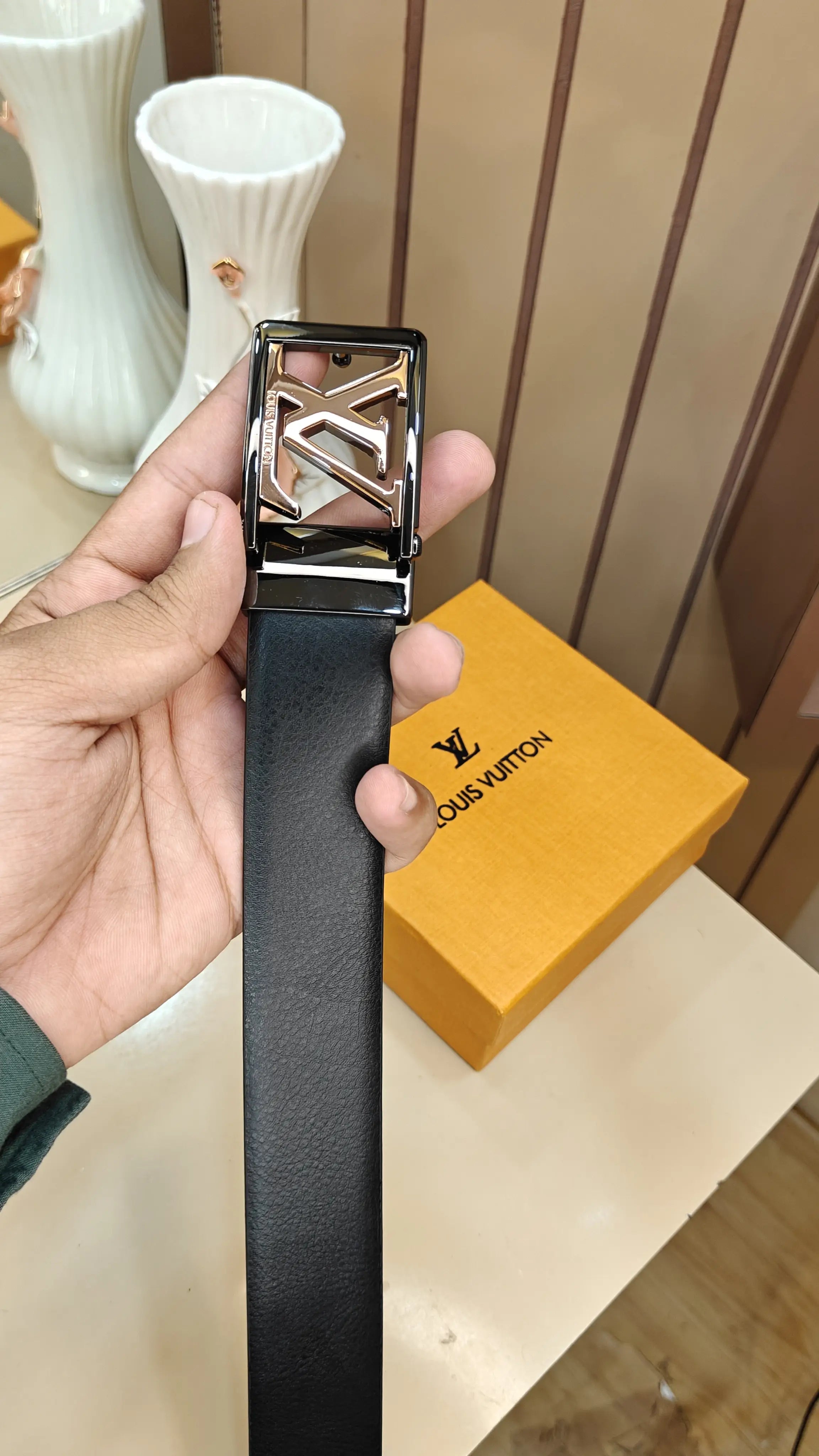 LV LOUIS VUITTON PREMIUM QUALITY REVERSEABLE BELT WITH OG BOX LV-328 Secondary image
