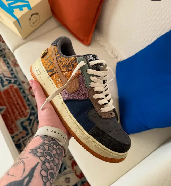 Nik e Air Force 1 Low Travis Scott Cactus Jack No Pads Secondary image