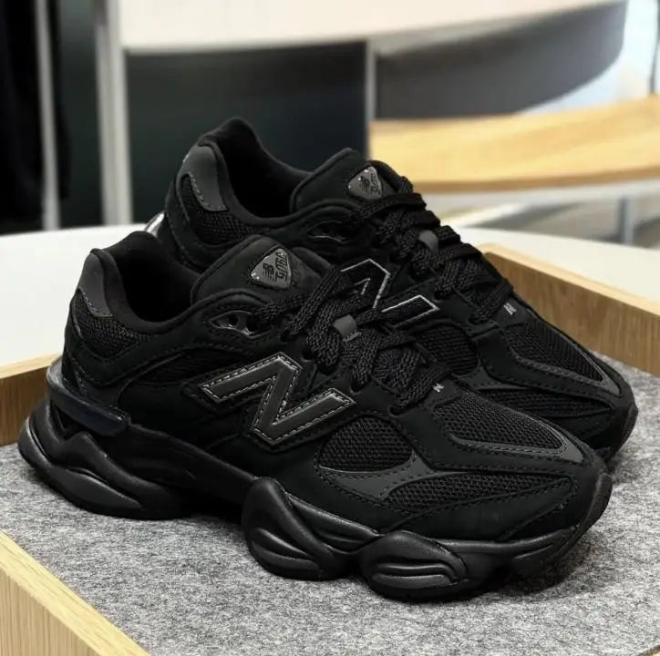 NEW BALANCE 9090 BLACK CAT Secondary image