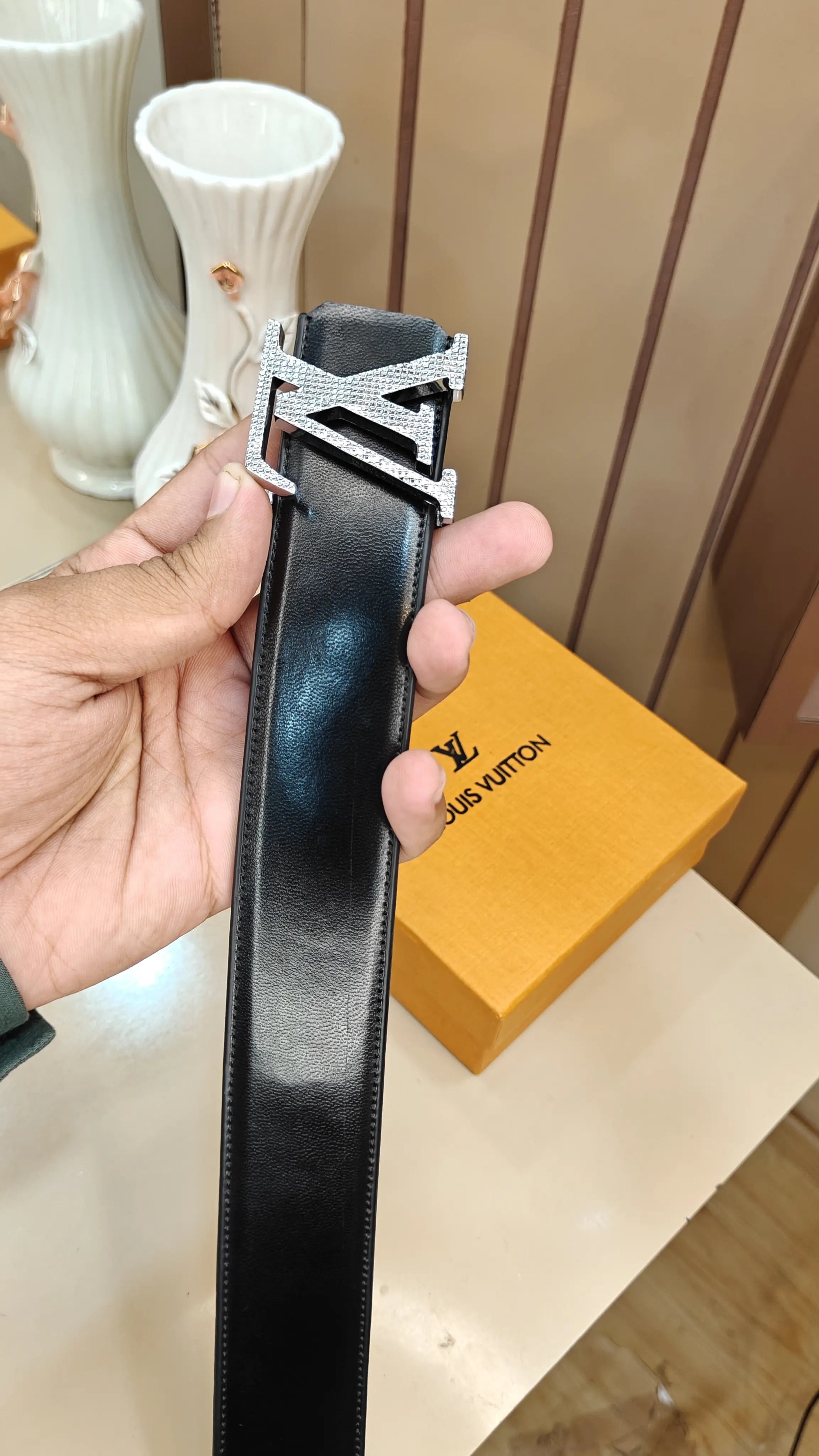 LV LOU!5 VUI..+TON PREMIUM QUALITY IMPORTED REVERSIBLE BELT WITH OG BOx LV-203
