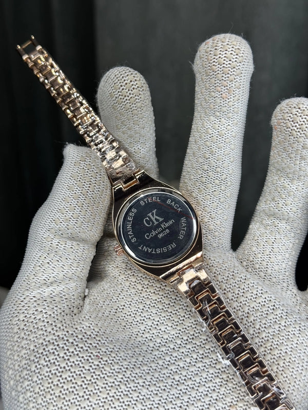 Calvin Klei n Oval Copper White Premium Watch