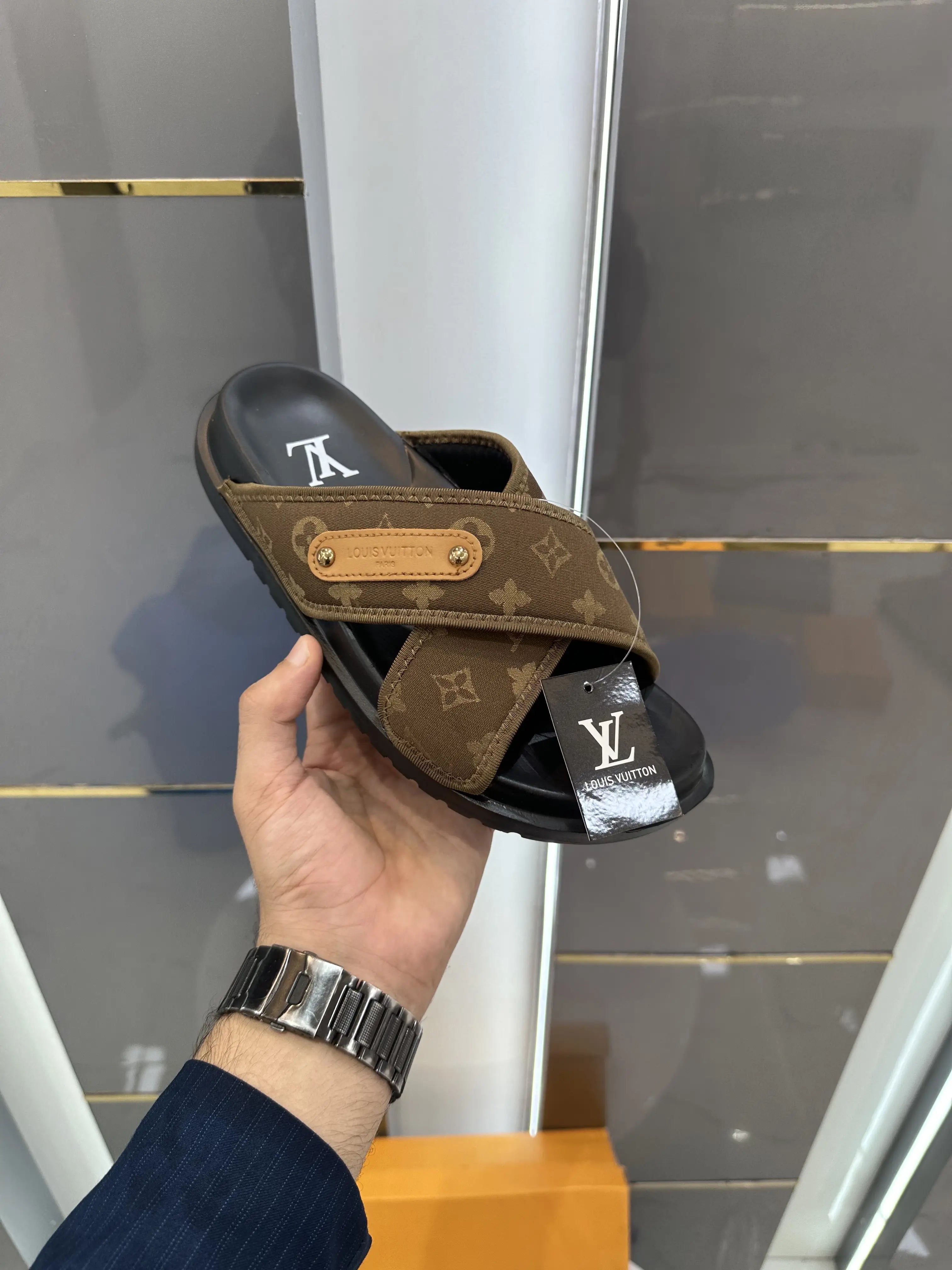 Louis_Vuitoon Cross Denim Brown Slide Secondary image
