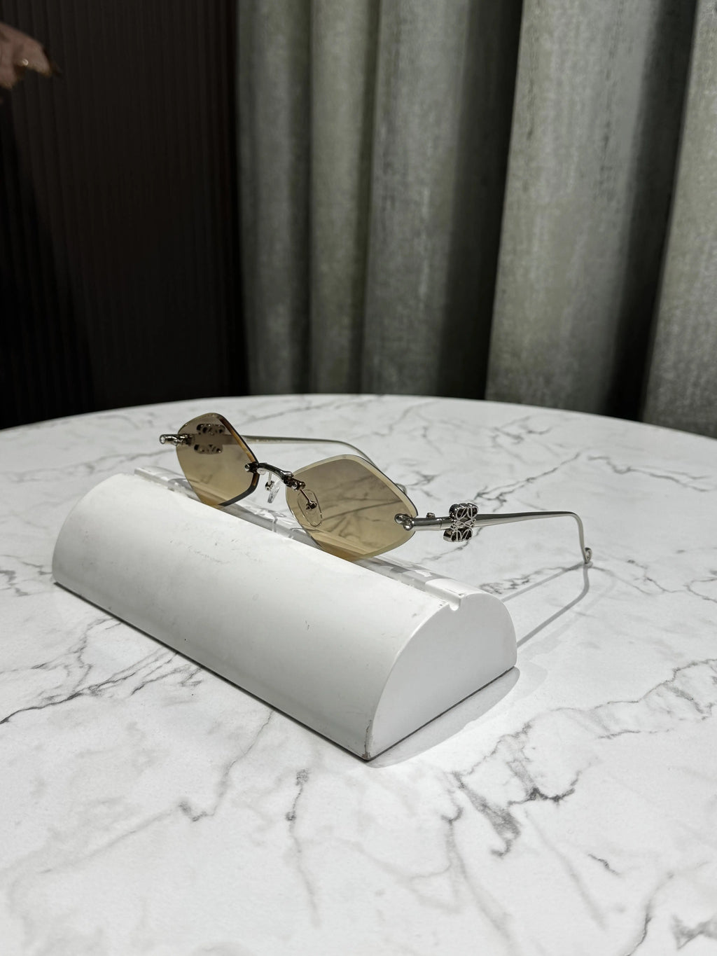Loewe Metal Silver Cream Premium Shades T36
