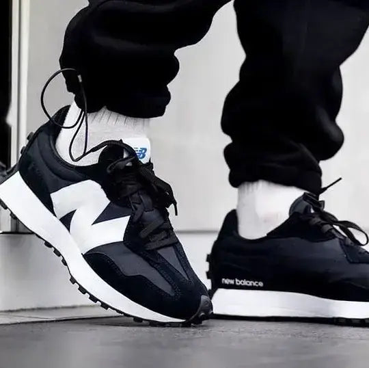 New Balance 327 Black white Secondary image