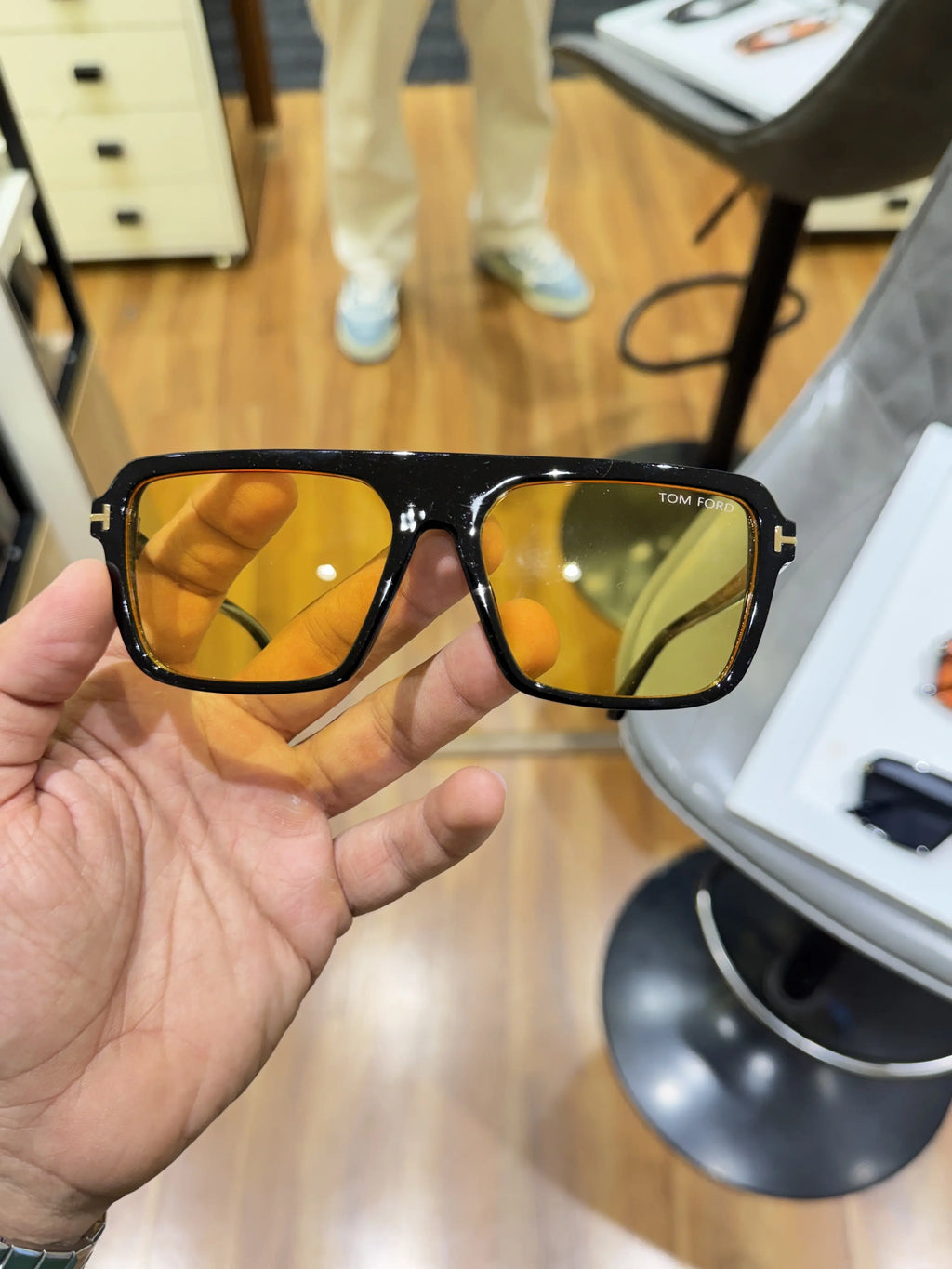 Tomford_9739_black_yellow